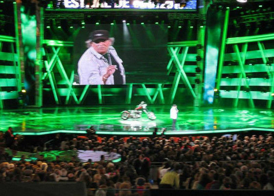 আরবিজি পি 10 স্টেজ রেন্টাল এলইডি সম্পূর্ণ রঙের হাই ডেফিনিশন ভিডিও স্ক্রিন 10000 ডট / এম 2 প্রদর্শন করুন