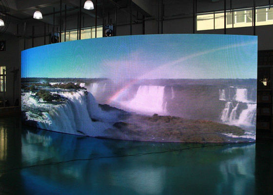 উচ্চ রেজোলিউশন পি 5 বাঁকা এলইডি স্ক্রিন পূর্ণ রঙ এসএমডি 3 ইন স্টেঞ্জ / কনসার্টের জন্য 1 তে