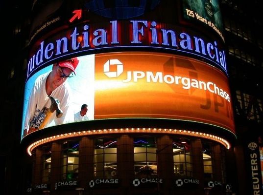 চলন্ত লক্ষণ বহিরঙ্গন ক্রিয়েটিভ LED স্ক্রিন বিজ্ঞাপন P12.5 গতিশীল স্ক্যান জলরোধী