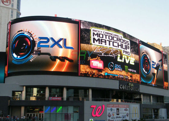 বাণিজ্যিক হাঁটার রাস্তায় সামঞ্জস্যযোগ্য উজ্জ্বলতার বাঁকানো এলইডি স্ক্রিন সম্পূর্ণ রঙ প্রদর্শন Display