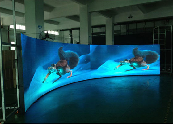 উচ্চ রেজোলিউশন পি 5 বাঁকা এলইডি স্ক্রিন পূর্ণ রঙ এসএমডি 3 ইন স্টেঞ্জ / কনসার্টের জন্য 1 তে