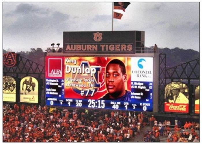 5000nits P10 মিমি আউটডোর ফুল রঙের LED ডিসপ্লে শপ স্ক্রোলিং